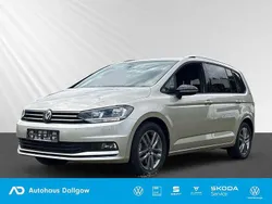 Ivory silver metallic Gebraucht 2024 VW Touran Comfortline Van / Kleinbus | 36.390 € (Etwas zu teuer)