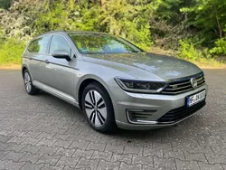 Grau Gebraucht 2016 VW Passat GTE Kombi | 11.499 € (Fairer Preis)