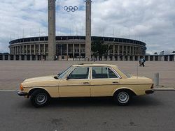 Gelb Gebraucht 1981 Mercedes E230 Limousine | 6.500 €