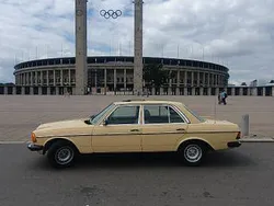 Gelb Gebraucht 1981 Mercedes E230 Limousine | 10.850 €