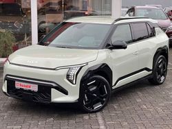 Grün Gebraucht 2024 Kia EV3 4 SUV | 43.880 € (Etwas zu teuer)