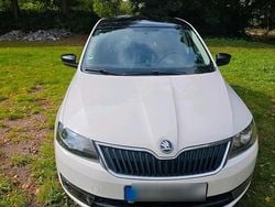 Weiß Gebraucht 2014 Skoda Rapid Kleinwagen | 5.299 €