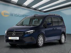 Blau Gebraucht 2024 Mercedes T180 Van / Kleinbus | 33.599 €