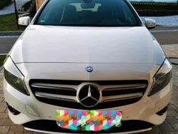 Weiß Gebraucht 2014 Mercedes A200 Limousine | 11.399 €