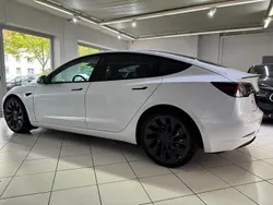 Weiß Gebraucht 2022 Tesla Model 3 Performance Limousine | 31.599 € (Fairer Preis)