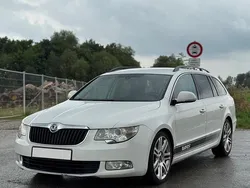 Weiß Gebraucht 2010 Skoda Superb Kombi | 3.990 € (Fairer Preis)