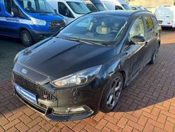 Schwarz Gebraucht 2015 Ford Focus ST Kombi | 9.990 € (Guter Preis)