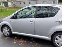 Silber Gebraucht 2011 Toyota Aygo Kleinwagen | 4.850 € (Fairer Preis)