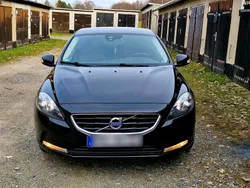 Schwarz Gebraucht 2015 Volvo V40 Kombi | 6.800 € (Fairer Preis)