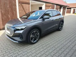 Grau Gebraucht 2023 Audi Q4 e-tron S-Line SUV | 39.800 € (Etwas zu teuer)