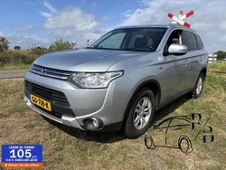 Grau Gebraucht 2015 Mitsubishi Outlander P-HEV Edition SUV | 7.652 €