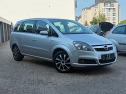 Silber Gebraucht 2005 Opel Zafira Edition Van / Kleinbus | 3.990 € (Teuer)