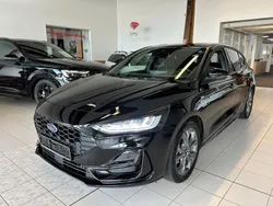 Schwarz Gebraucht 2023 Ford Focus ST-Line Limousine | 21.490 € (Guter Preis)