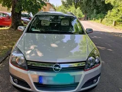 Silber Gebraucht 2006 Opel Astra Kombi | 3.000 € (Teuer)
