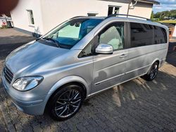 Silber Gebraucht 2011 Mercedes Viano Van / Kleinbus | 16.498 € (Etwas zu teuer)