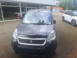 Schwarz Gebraucht 2017 Peugeot Partner Tepee Active Van / Kleinbus | 9.200 € (Teuer)