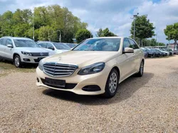 Hellelfenbein Gebraucht 2016 Mercedes E200 Limousine | 4.980 €