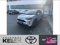 Schimmering silber metallic Neu 2025 Toyota Yaris Cross SUV | 32.960 €
