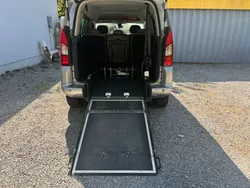 Grau Gebraucht 2016 Citroën Berlingo SELECTION Van / Kleinbus | 16.700 €