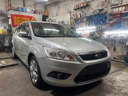 Silber Gebraucht 2010 Ford Focus Kombi | 4.850 € (Teuer)