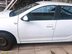 Weiß Gebraucht 2017 Dacia Sandero Kleinwagen | 3.700 € (Superpreis)