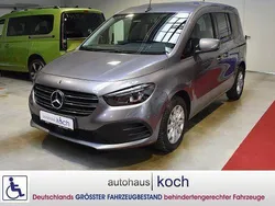 Grau Gebraucht 2023 Mercedes 180 Edition 1 Limousine | 49.980 €