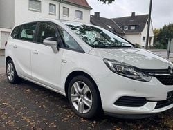Weiß Gebraucht 2017 Opel Zafira Tourer Van / Kleinbus | 9.500 € (Superpreis)