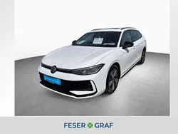 Pure white Gebraucht 2024 VW Passat R-line Kombi | 38.770 €