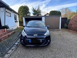 Schwarz Gebraucht 2015 Hyundai i10 Edition Kleinwagen | 6.590 € (Fairer Preis)