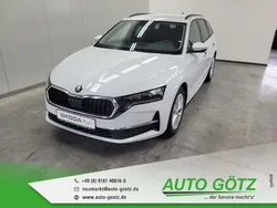 Moonweiss metallic (metallic) Gebraucht 2024 Skoda Octavia Selection Kombi | 27.690 € (Guter Preis)