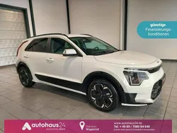 Weiß Gebraucht 2023 Kia e-Niro Inspiration SUV | 32.590 € (Etwas zu teuer)