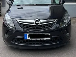 Schwarz Gebraucht 2016 Opel Zafira Tourer Edition Van / Kleinbus | 9.000 € (Fairer Preis)