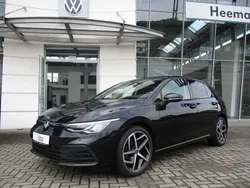 Schwarz Gebraucht 2020 VW Golf VIII Life Limousine | 17.490 € (Etwas zu teuer)
