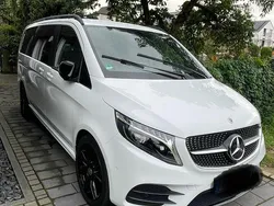 Weiß Gebraucht 2023 Mercedes V250 Edition Van / Kleinbus | 65.000 €