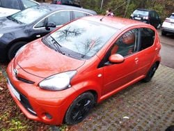 Orange Gebraucht 2012 Toyota Aygo Connect Style Kleinwagen | 4.200 € (Fairer Preis)