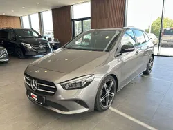 Grau Gebraucht 2022 Mercedes B200 Van / Kleinbus | 24.490 € (Fairer Preis)