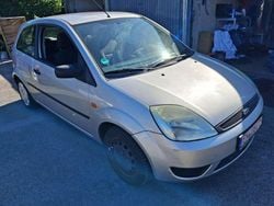 Grau Gebraucht 2005 Ford Fiesta Ambiente Kleinwagen | 1.399 € (Fairer Preis)