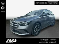 Grau Gebraucht 2021 Mercedes B180 Van / Kleinbus | 22.400 € (Fairer Preis)
