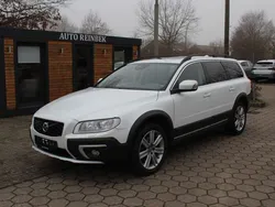 Weiß Gebraucht 2015 Volvo XC70 Summum SUV | 26.900 € (Fairer Preis)