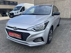 Sleek silver / met Gebraucht 2020 Hyundai i20 YES! Kleinwagen | 12.200 € (Guter Preis)