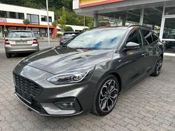 Grau Gebraucht 2020 Ford Focus ST-Line Kombi | 13.990 € (Fairer Preis)