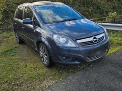 Blau Gebraucht 2010 Opel Zafira Kleinwagen | 3.200 €