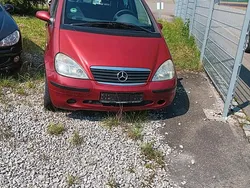 Rot Gebraucht 2000 Mercedes A160 Limousine | 600 €