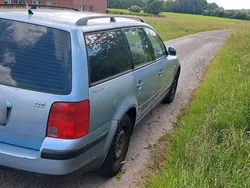 Blau Gebraucht 1999 VW Passat Kombi | 700 € (Superpreis)