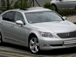 Premium silver Gebraucht 2007 Lexus LS460 Limousine | 21.490 €