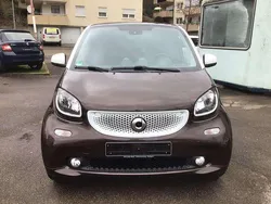 Braun / weiß Gebraucht 2019 Smart ForTwo Coupé Kleinwagen | 12.250 € (Fairer Preis)