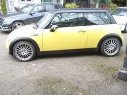 Gelb Gebraucht 2002 Mini Cooper Kleinwagen | 1.950 €