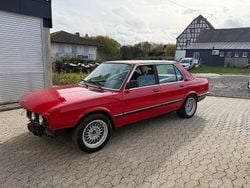 Rot Gebraucht 1987 BMW 535 Basis Limousine | 13.000 €