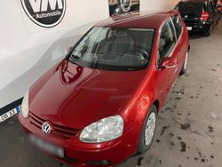 Rot Gebraucht 2004 VW Golf V Kleinwagen | 2.500 € (Fairer Preis)