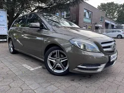 Grau Gebraucht 2013 Mercedes B200 Sport Van / Kleinbus | 12.980 € (Fairer Preis)